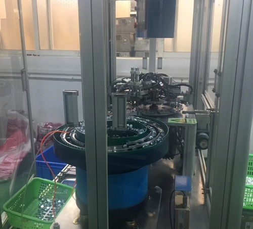 惠州三合一層板托自動組裝機2