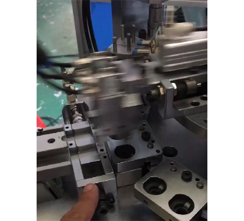 惠州三合一層板托自動組裝機1